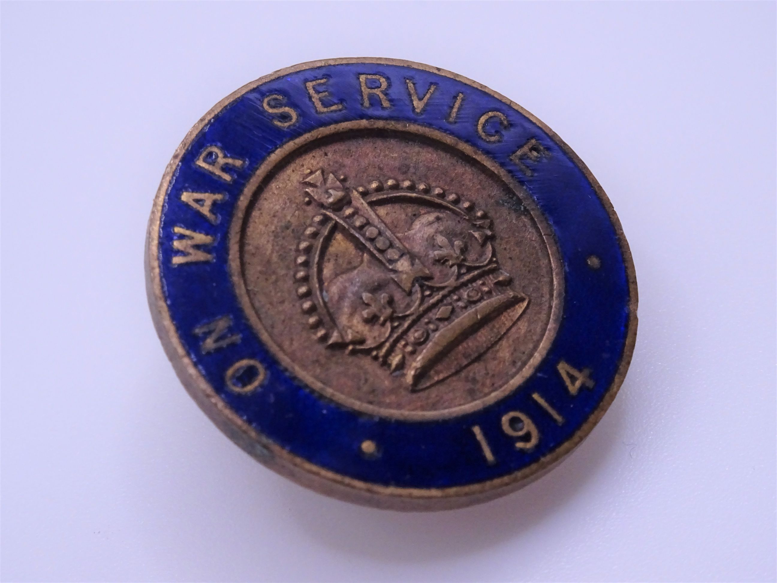 Sweetheart Brooches, Badges & Insignia: ON WAR SERVICE 1914 LAPEL BADGE